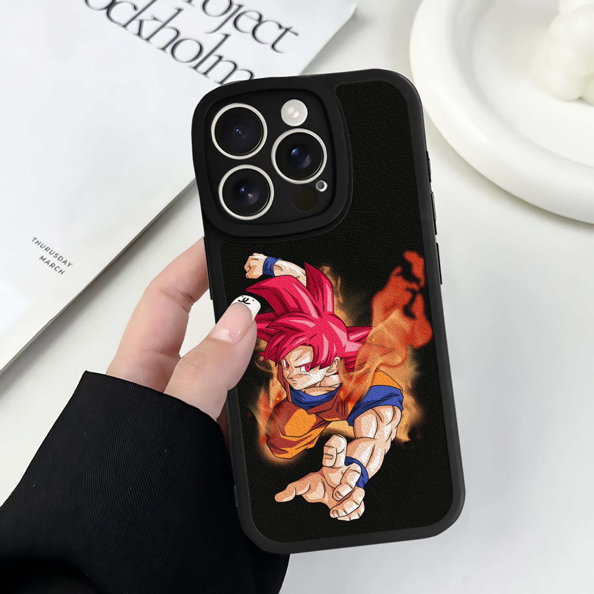 （画像用） ドラゴンボール 孫悟空（そん ごくう）Son Goku カカロット DRAGON BALL Kakarotto 【iPhone 16シリーズ対応】シリコンスマホケース（レザー調） 材質：シリコン
